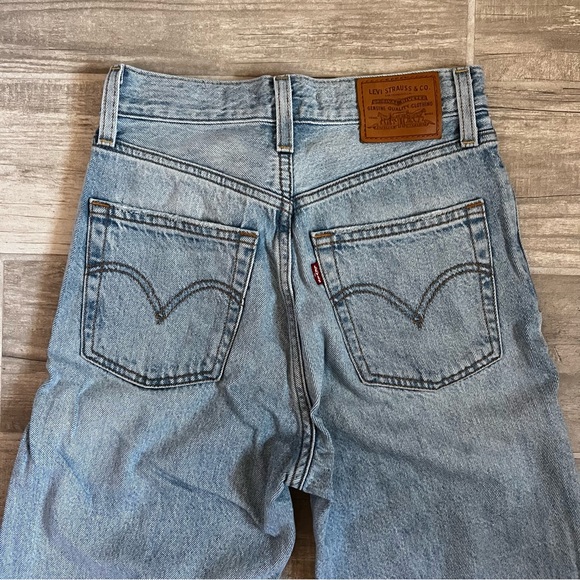 Levi’s Ribcage Straight 25 - Picture 7 of 13